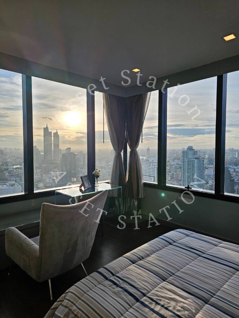 M Silom ภาพสะท้อนชีวิตเมืองสมัยใหม่ใจกลาง CBD กรุงเทพ ใกล้ BTS ช่องนนทรี และ MRT สีลม