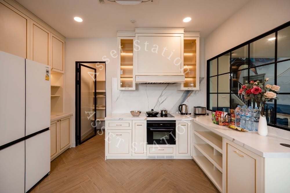 บ้านเดี่ยว Nantawan Rama 9 - New Krungthepkreetha บ้านมุมตกแต่งสไตล์ฝรั่งเศส คลาสสิก เรียบหรู